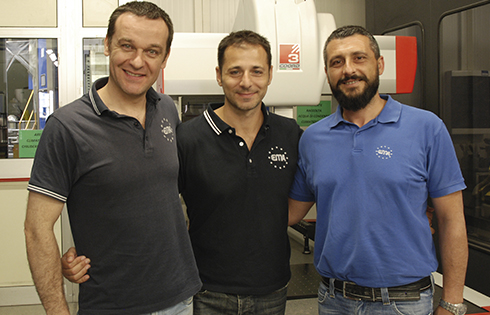 Vittorio Caggiano, Marco Iannuzzi i Maurizio Rullo w pomieszczeniu pomiarowym EMA.